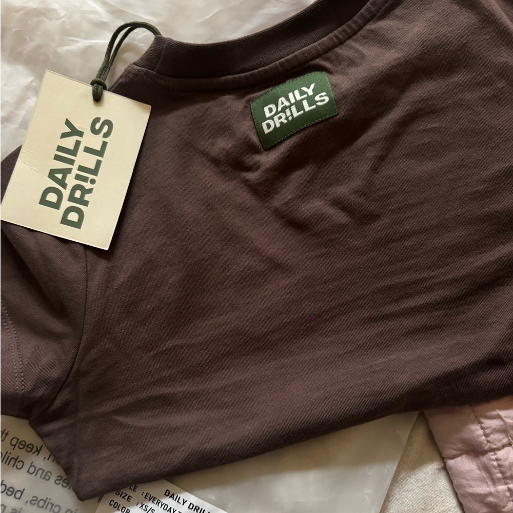 Daily Drills Everyday Tee- mocha - Picture 2 of 5